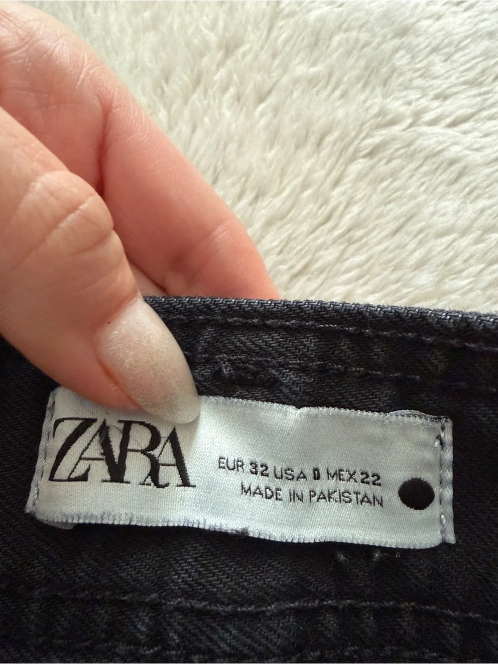 ZARA Black Wide Leg Raw Hem Jeans Size 0